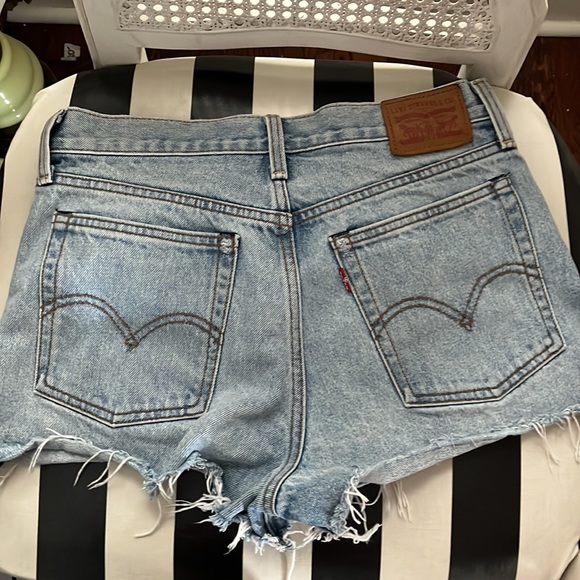 LEVI’S LOT SIZE 28 CUT OFF BUTTON FLY DENIM WEDGIE FIT - Picture 6 of 11